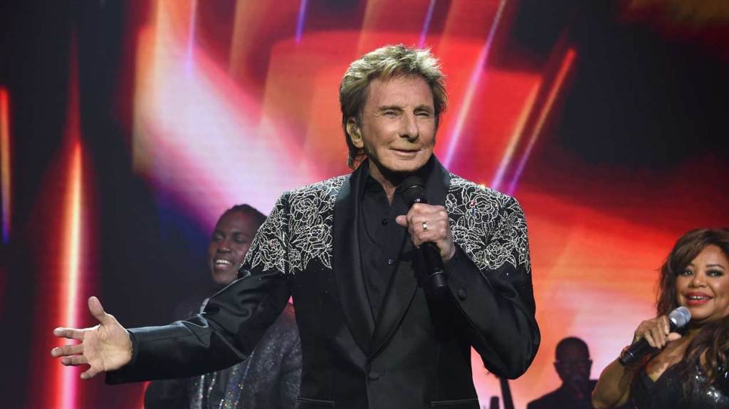 Barry Manilow Sues Hipgnosis for $1.5 Million in Bonus Dispute