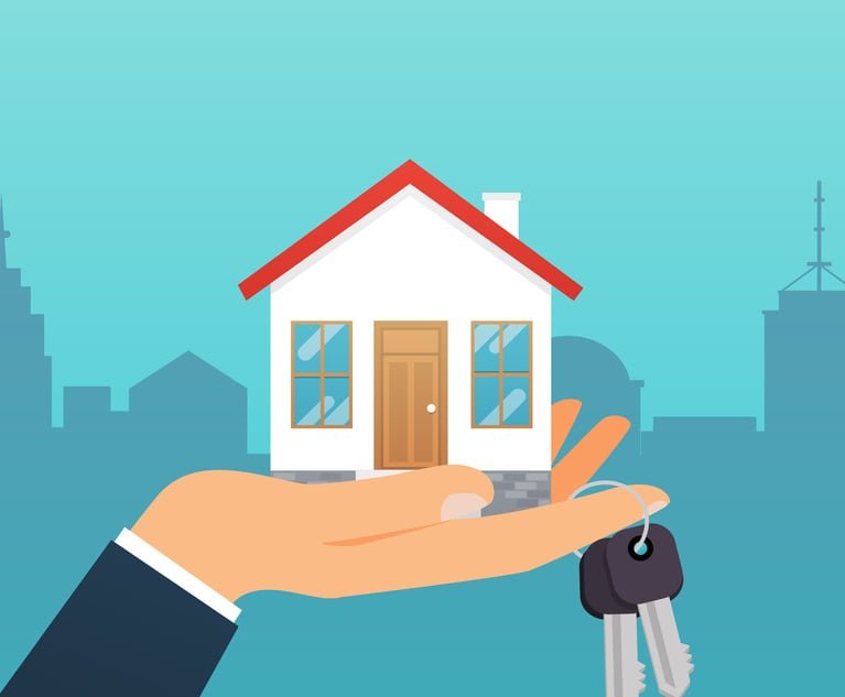 Real estate agent holds the key from the home. Offer of purchase house, rental of Real Estate. Flat design modern vector illustration concept. Photo: Olesia_g/Adobe Stock