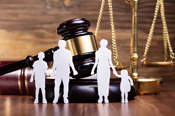 Navigating Divorce: A Family Lawyer’s Guide to a Smooth Transition