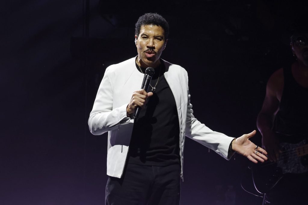 Lionel Richie Trademarks His Voice, Joining Stars Like Taylor Swift